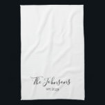 家族パーソナライズされた名モダンミニマルなテンプレート キッチンタオル<br><div class="desc">モダンパーソナライズされたシンプルカスタムは、ミニマルテンプレートの姓と日付のキッチンまたはティータオルのギフト。</div>