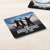 家族パーソナライズされた名付き家族写真 スクエアペーパーコースター (アングル)