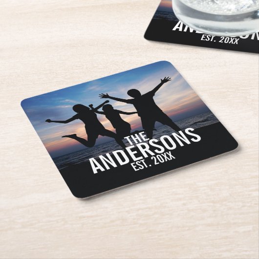 家族パーソナライズされた名付き家族写真 スクエアペーパーコースター (アングル)