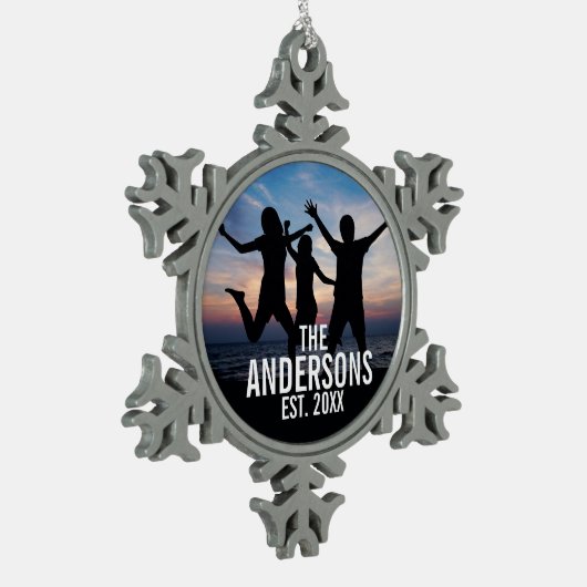 家族パーソナライズされた名付き家族写真 スノーフレークピューターオーナメント (左)