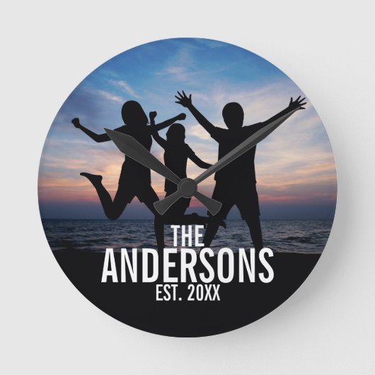 家族パーソナライズされた名付き家族写真 ラウンド壁時計 (正面)