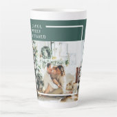 家族モダンの写真 |うれしメリー賛美い |緑 カフェラテマグ (正面)