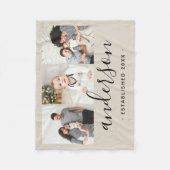 家族モダンモノグラム3フォトコラージュ フリースブランケット (正面)