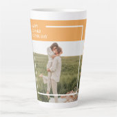 家族モダン写真と幸せな感謝祭の日の贈り物 カフェラテマグ (正面)