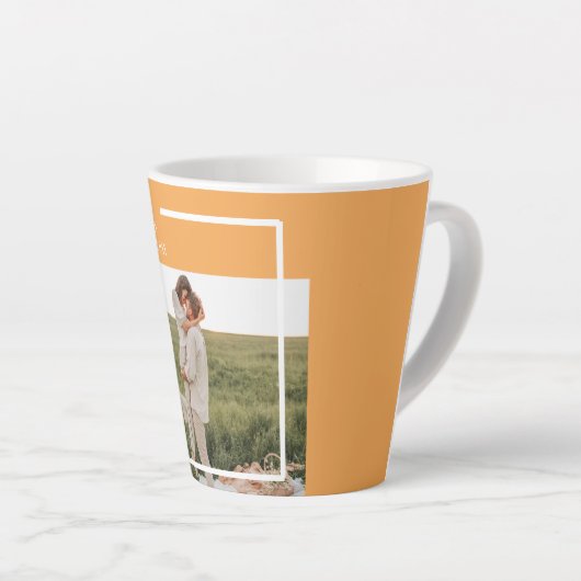 家族モダン写真と幸せな感謝祭の日の贈り物 カフェラテマグ (右アングル)