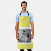 家族モダン写真イエローシンプルラブリーギフト エプロン (着用した状態)