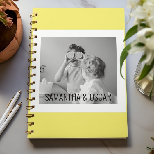 家族モダン写真イエローシンプルラブリーギフト プランナー手帳
