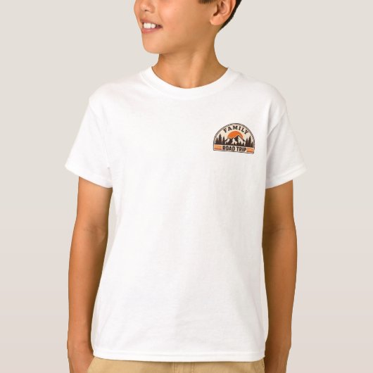 家族再会ロードトリップの夕日 子供 Tシャツ (正面)