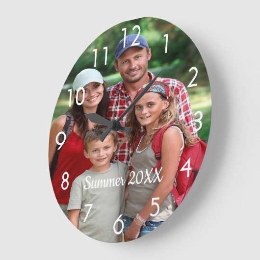 家族写真の夏休み文字 ラージ壁時計 (傾斜)