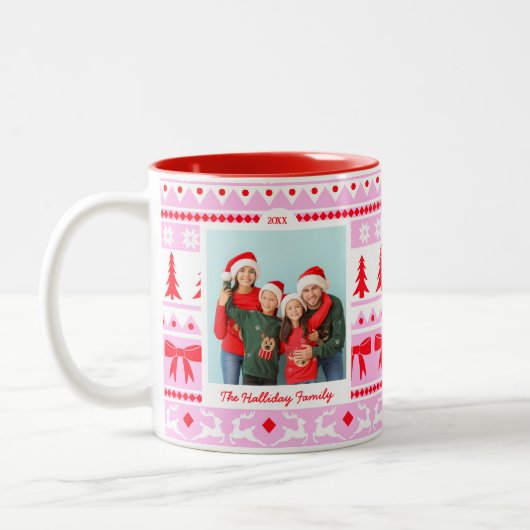 家族写真クリスマスセーターピンク&レッド ツートーンマグカップ (左)