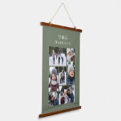 家族写真コラージュ素朴なモノグラムのセージ緑 吊り下げ型タペストリー (傾斜あり)