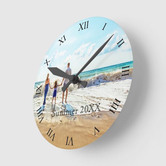 家族写真サマーバケーション文字roman ラウンド壁時計 (傾斜)