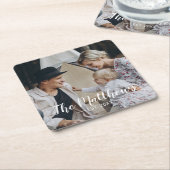 家族名と設立年を入れたオリジナル写真 スクエアペーパーコースター (アングル)