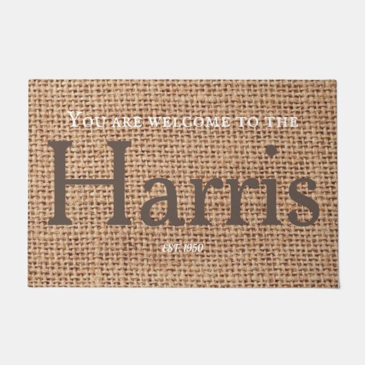 家族名の素朴な茶色のスタイリッシュ文字バーラップデコル ドアマット (正面)