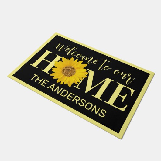 家族名ひまわり黄色と黒の歓迎 ドアマット (アングル)