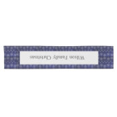 家族名クリスマスダークブルーホワイトスノーフレーク ショートテーブルランナー (横)