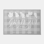 家族名前をカスタムする葉グレイ・プレイド ドアマット (正面)