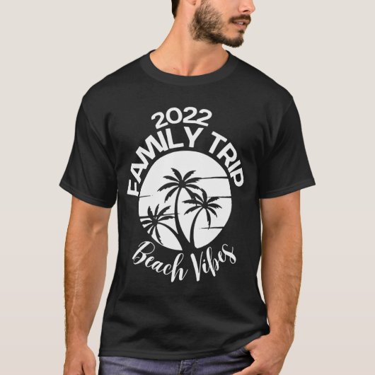 家族旅行ビーチの夏の雰囲気 Tシャツ (正面)