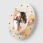 家族2枚フォトコラージュシンプルのラウンドフレーム ラージ壁時計 (傾斜)