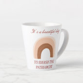 家父長制を崩壊させる カフェラテマグ (右アングル)