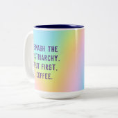 「家父長制を打ち砕くでもまずはコーヒー」 ツートーンマグカップ (正面左)