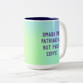 「家父長制を打ち砕くでもまずはコーヒー」 2トン ツートーンマグカップ (正面右)