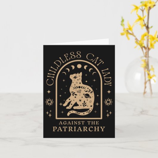 家父長制フェミニスト猫に対する子どものいない猫の女性 カード (黄色い花)