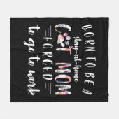 家生まれで猫を飼っている母親が～に行かざるを得ないでいる フリースブランケット (正面(横))