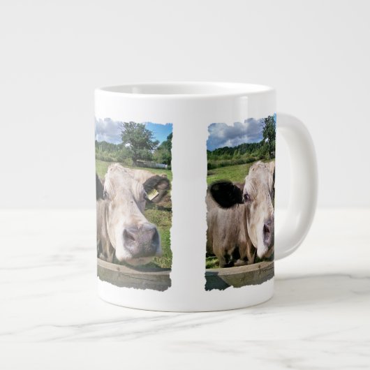 家畜、かわいい牛 ジャンボコーヒーマグカップ (正面右)
