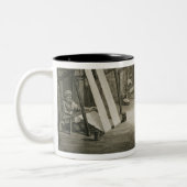 容積II Arからの織工の研修会のインテリア、 ツートーンマグカップ (左)