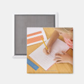 宿題をしている女の子 マグネット (正面/裏面)