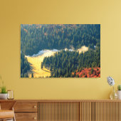 寂し転がい秋の野原に霧がかかっている キャンバスプリント (インサイチュ (リビング))