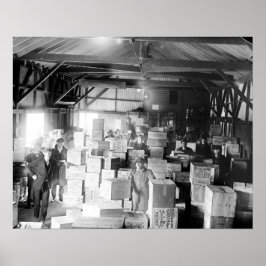 密造ウイスキーの倉庫、1920年。ヴィンテージ写真 ポスター