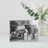 密造酒密売業者の車を捕まえた警察 1922年 ポストカード (スタンド正面)