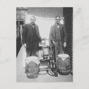 密造酒製造装置を押収する捜査官 1920年 ポストカード