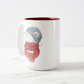 寒い雪の冬を嫌う赤いスカーフのホッキョクグマ ツートーンマグカップ (正面左)