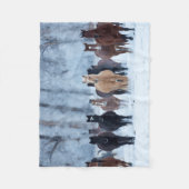 寒さの中の馬 フリースブランケット (正面)