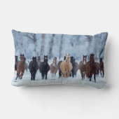 寒さの中の馬 ランバークッション (裏面)