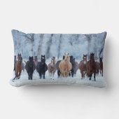寒さの中の馬 ランバークッション (正面)