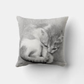 寒冷で冷ややかな子猫の枕 クッション (裏面)