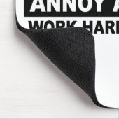 寛大な仕事の懸命を悩まし、幸せがあって下さい マウスパッド (コーナー)