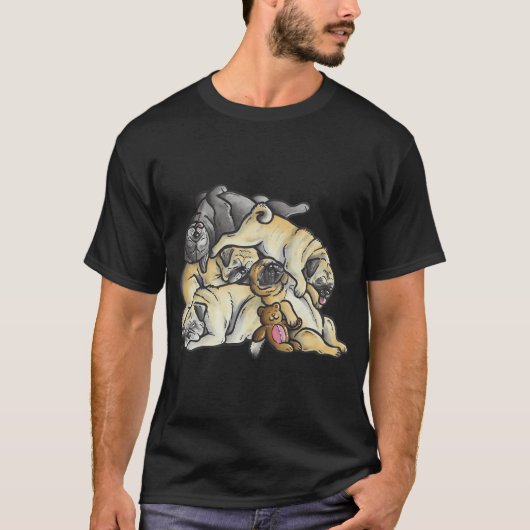 寝そべるパグの山 Tシャツ (正面)