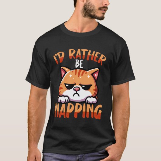 寝てたいお怒り猫の面白いイラスト Tシャツ (正面)