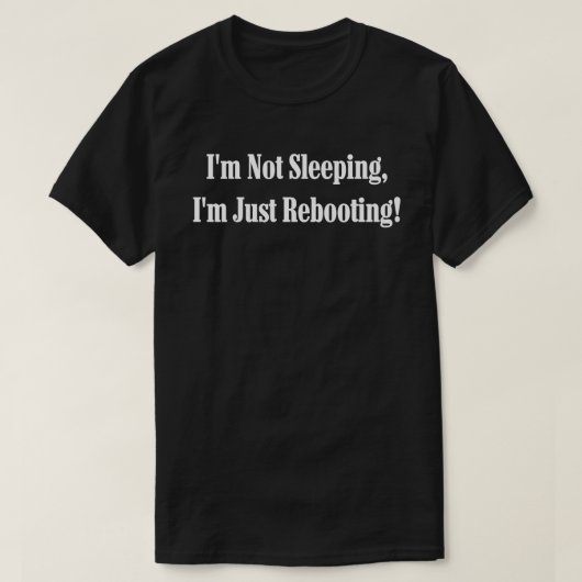 寝てなんかいない、ただ再起動中だ Tシャツ (デザイン正面)