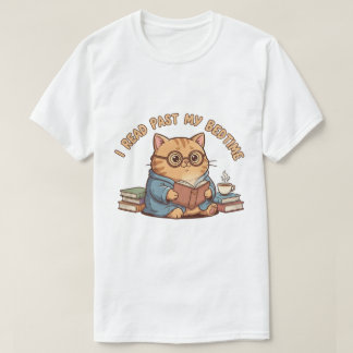 「寝る時間を過ぎても読んじゃう」かわいい読書猫Tシャツ Tシャツ