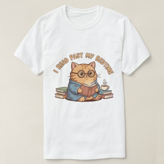「寝る時間を過ぎても読んじゃう」かわいい読書猫Tシャツ Tシャツ (デザイン正面)