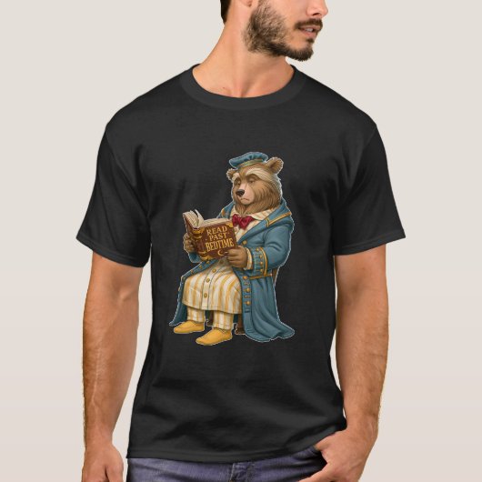 寝る時間を過ぎても読書するくまの本の虫 Tシャツ (正面)