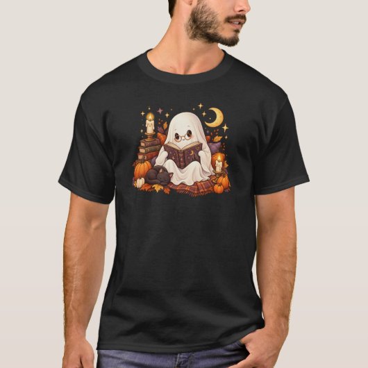 寝る間も惜しんで読書をする可愛い幽霊の本好きの人へのハロウィンギフト Tシャツ (正面)