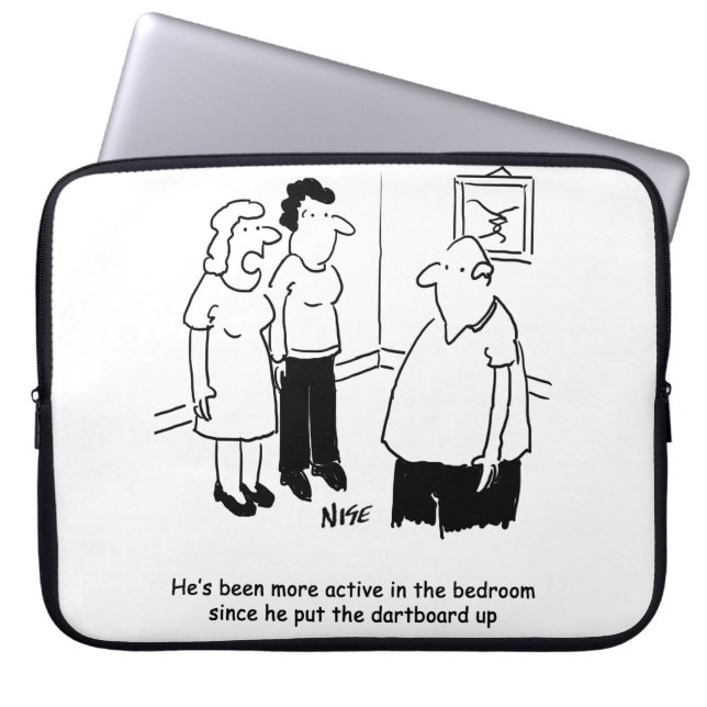 寝室でアクティブ。ダーツプレーヤー ラップトップスリーブ (正面)