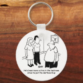 寝室にダーツボード。漫画おもしろい キーホルダー (正面)